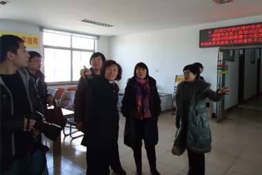 濟寧日報社民生專欄組到汶上法院立案庭采訪婦女兒童維權(quán)工作