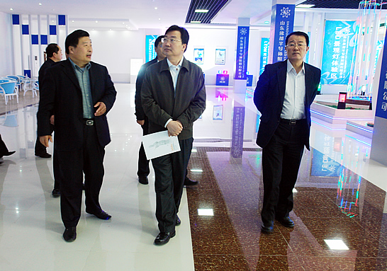 濟寧市組織部長何思清來汶上縣檢查指導新農(nóng)村建設、工業(yè)經(jīng)濟及基層黨建工作