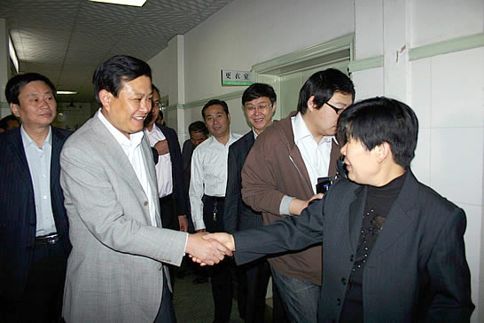 汶上縣總工會聯(lián)合縣人民醫(yī)院為全縣各級勞動模范免費(fèi)進(jìn)行健康體檢