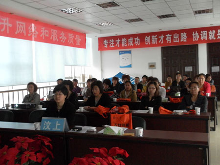 汶上縣婦聯(lián)組織部分中小學(xué)生家長(zhǎng)、家庭教育工作者收聽收看“家教大講堂”視頻講座