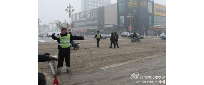 汶上交警大隊(duì)啟動應(yīng)急預(yù)案 確保惡劣天氣無事故