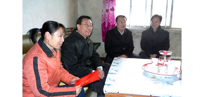 濟寧市委常委、政法委書記韓軍來汶上縣督導(dǎo)檢查駐村聯(lián)戶工作情況，并走訪慰問部分困難群 ...