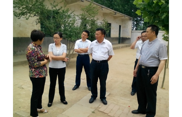 趙縣長(zhǎng)調(diào)研校舍安全工作
