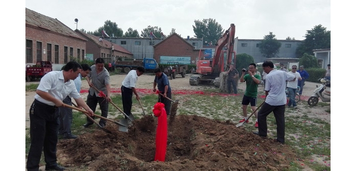 汶上：造價近千萬元的兩小學校舍建設工程同一天破土動工