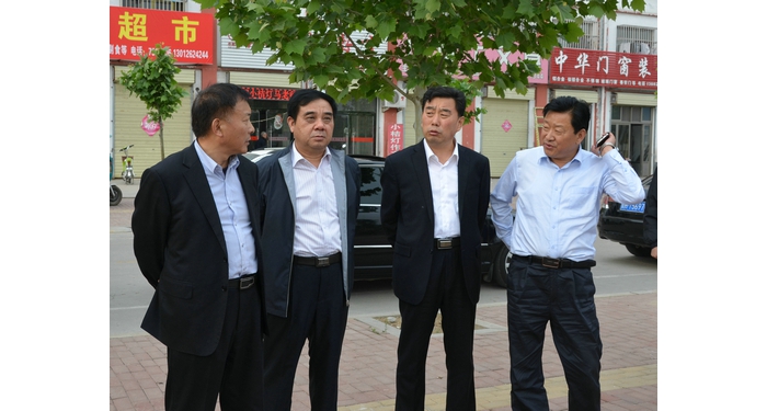 縣人大主任胡新符、縣政府副縣長(zhǎng)田利國(guó)督導(dǎo)郭倉(cāng)鎮(zhèn)義務(wù)教育均衡發(fā)展工作