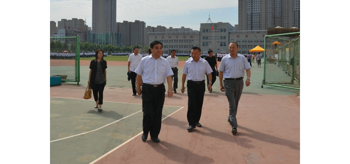 縣政府副縣長(zhǎng)田利國(guó)調(diào)研指導(dǎo)學(xué)校新學(xué)期開學(xué)準(zhǔn)備工作