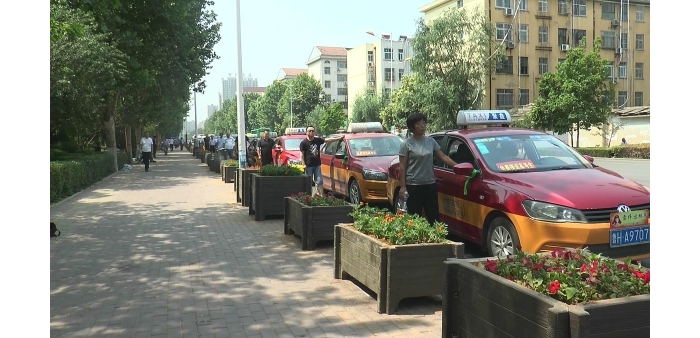 縣交通運(yùn)輸局組織志愿者出租車(chē)高考期間“愛(ài)心送考”