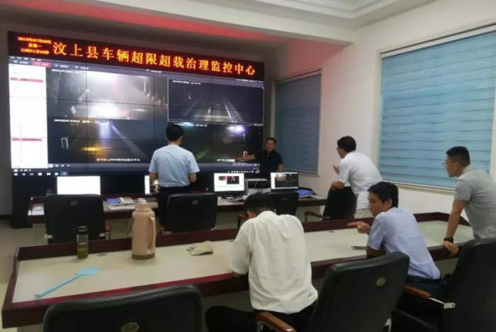 汶上縣人民政府 政務(wù)要聞 縣政府副縣長(zhǎng)張斌舉督導(dǎo)車輛超限超載治理和大氣污染防治工作