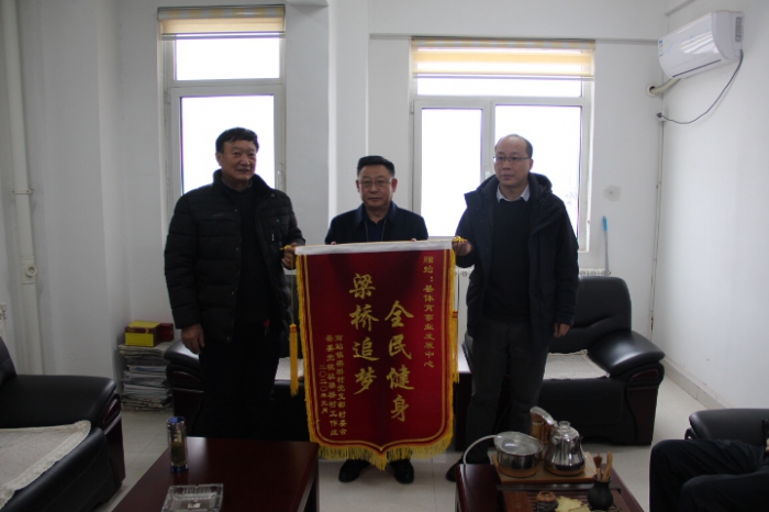 汶上縣人民政府 部門動(dòng)態(tài) 群眾贈(zèng)予的錦旗，就是我們最好的勛章