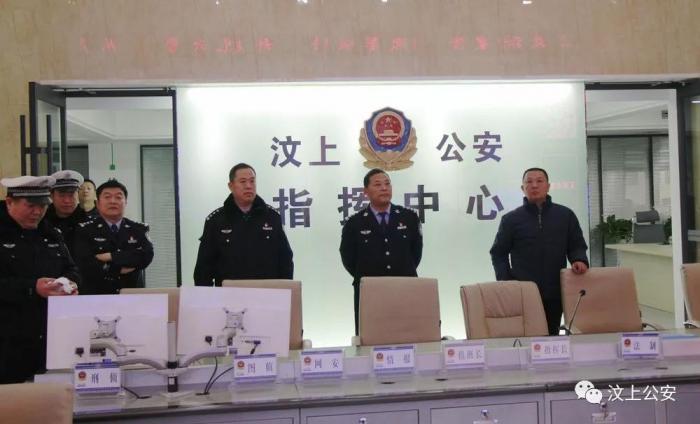 汶上縣人民政府 政務(wù)要聞 副縣長(zhǎng)、公安局局長(zhǎng)許文祥督導(dǎo)道路交通壓事故保暢通工作