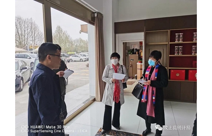 縣統(tǒng)計局聯(lián)合縣商務(wù)局到企業(yè)調(diào)研批零住餐業(yè)運行情況和指導(dǎo)“一企一檔”工作