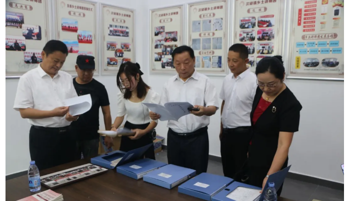 縣政協(xié)“全民閱讀·委員立行”讀書促進(jìn)會(huì)走進(jìn)次邱鎮(zhèn)