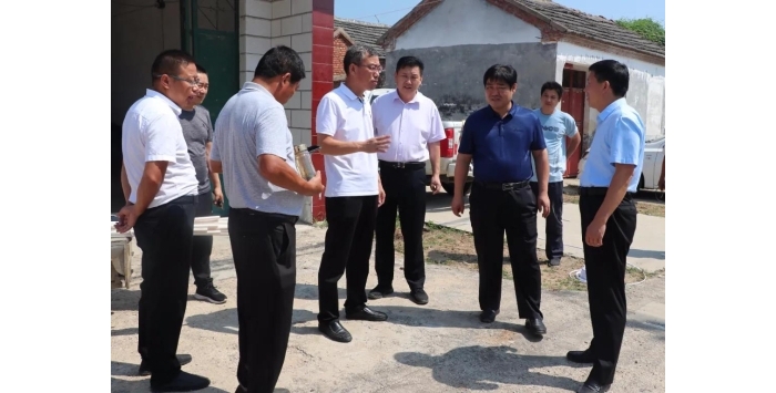 縣政府副縣長布方鋒督導(dǎo)農(nóng)村改廁后續(xù)管護(hù)、城鄉(xiāng)環(huán)衛(wèi)一體化和冬季清潔取暖工作