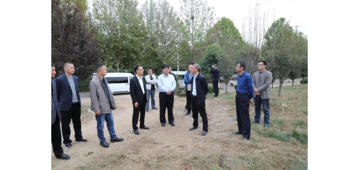 縣政府副縣長(zhǎng)布方鋒督導(dǎo)城市新建道路清障工作