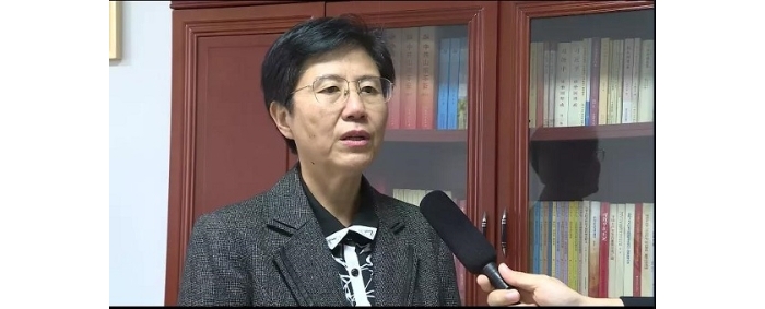 縣委書記李志紅、縣委副書記、縣長(zhǎng)李洪文參加人口普查登記并對(duì)人口普查工作提出要求