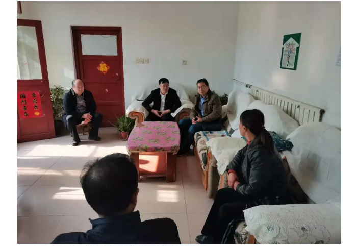 省計(jì)劃生育協(xié)會(huì)專職副會(huì)長兼秘書長郭占峰到次邱鎮(zhèn)調(diào)研計(jì)劃生育家庭幫扶工作